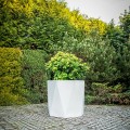 Nowoczesna biała donica ogrodowa